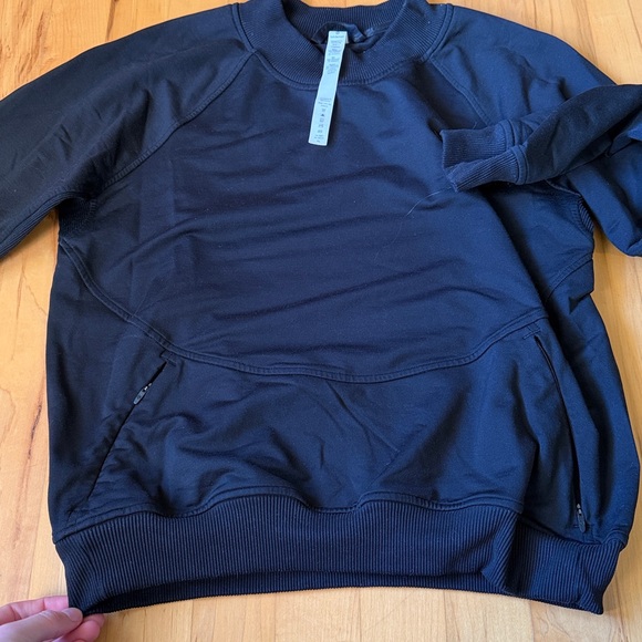 Lululemon crewneck with front pockets - Picture 4 of 6